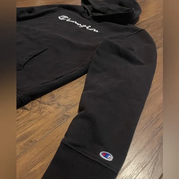 Champion Black Pullover Sweater with Iconic Logo - Picture 5 of 5